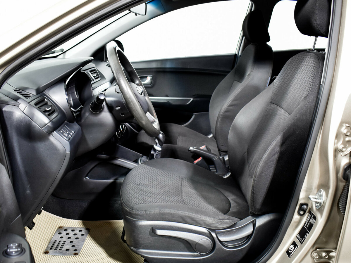 Kia Rio с пробегом — 2011 год. Фото: #9