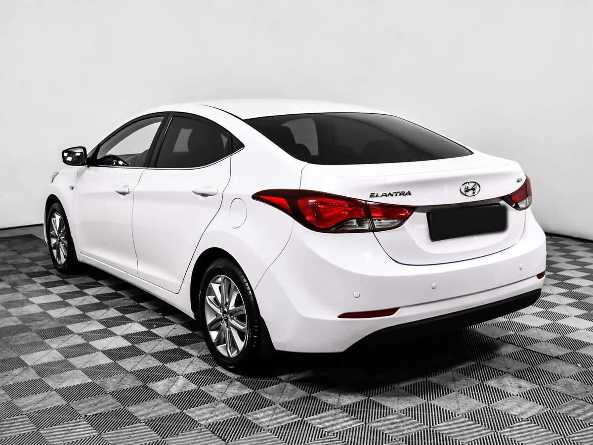 Hyundai Elantra с пробегом — 2014 год. Фото: #6