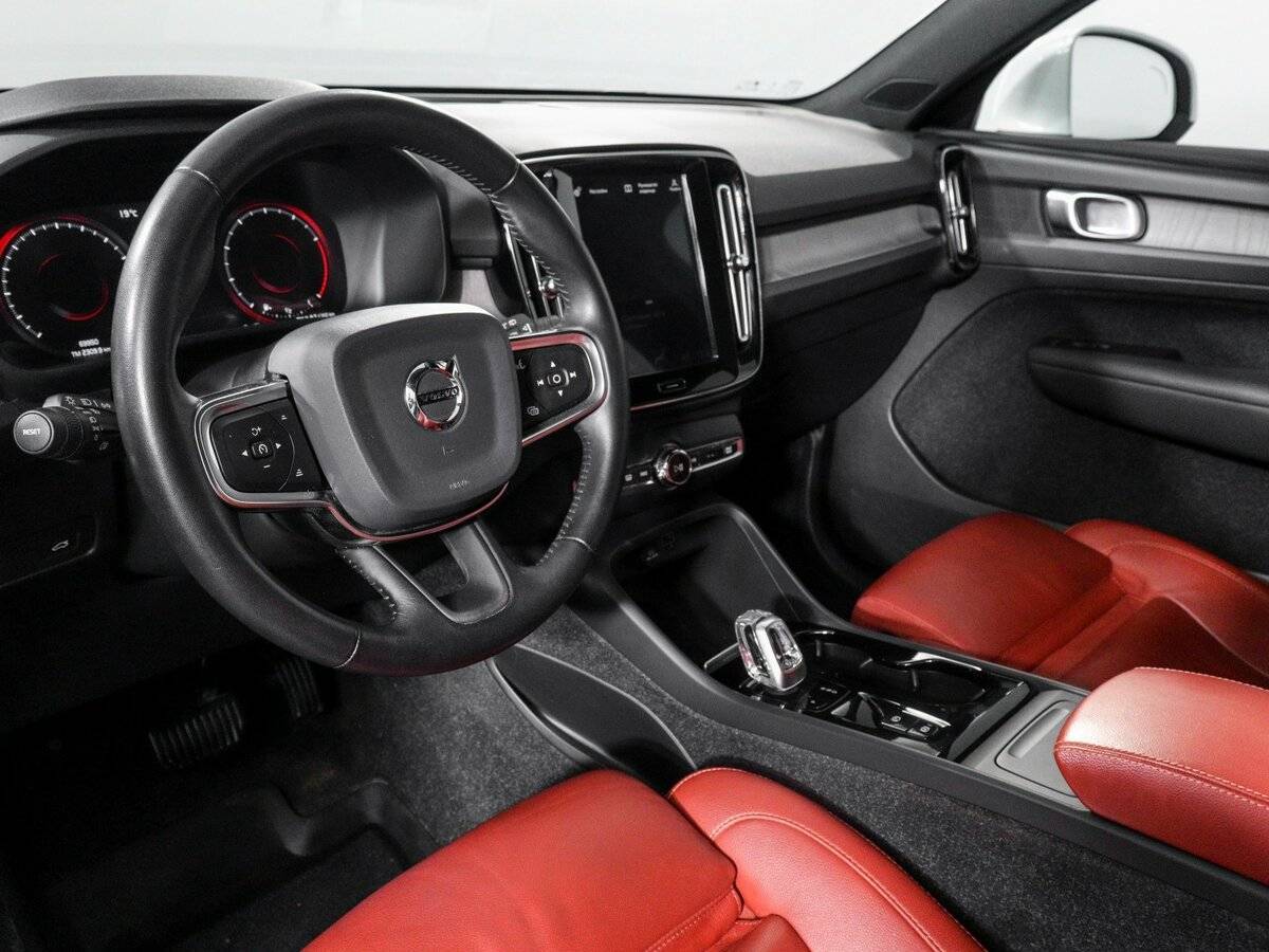 Volvo XC40 с пробегом — 2020 год. Фото: #8