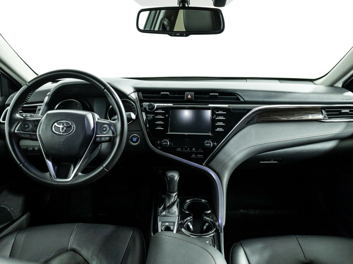 Toyota Camry с пробегом — 2018 год. Фото: #12