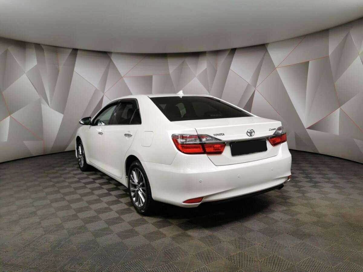 Toyota Camry с пробегом — 2016 год. Фото: #3