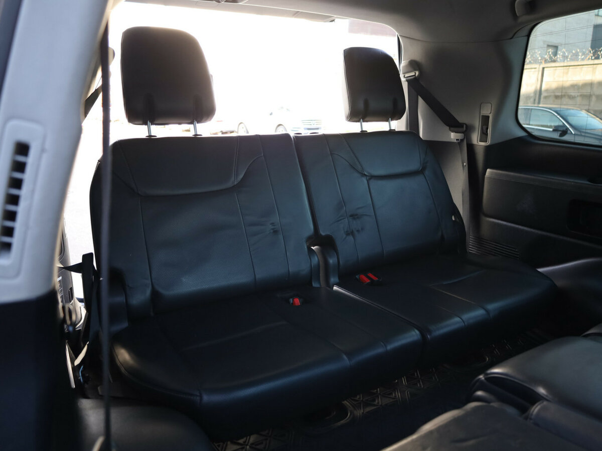 Lexus LX с пробегом — 2012 год. Фото: #12