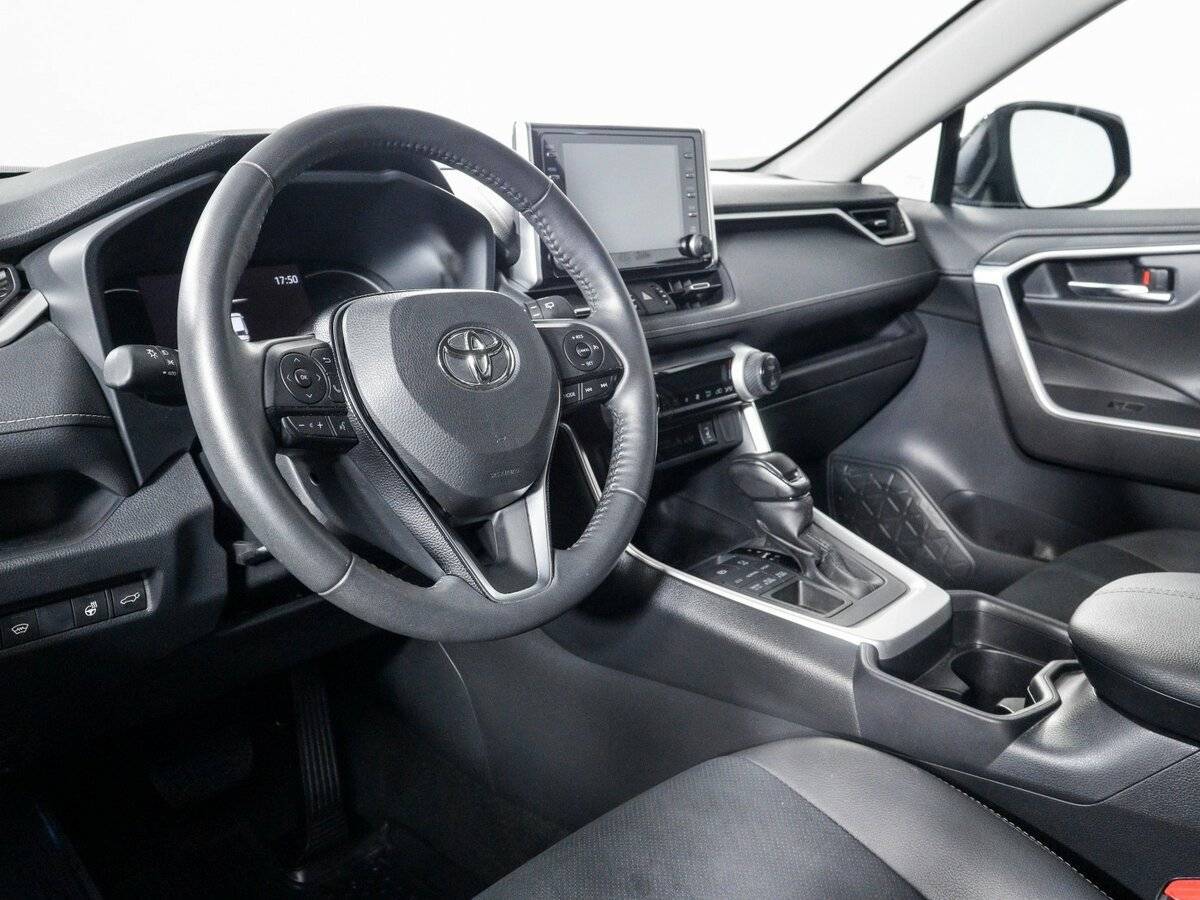 Toyota RAV4 с пробегом — 2021 год. Фото: #10