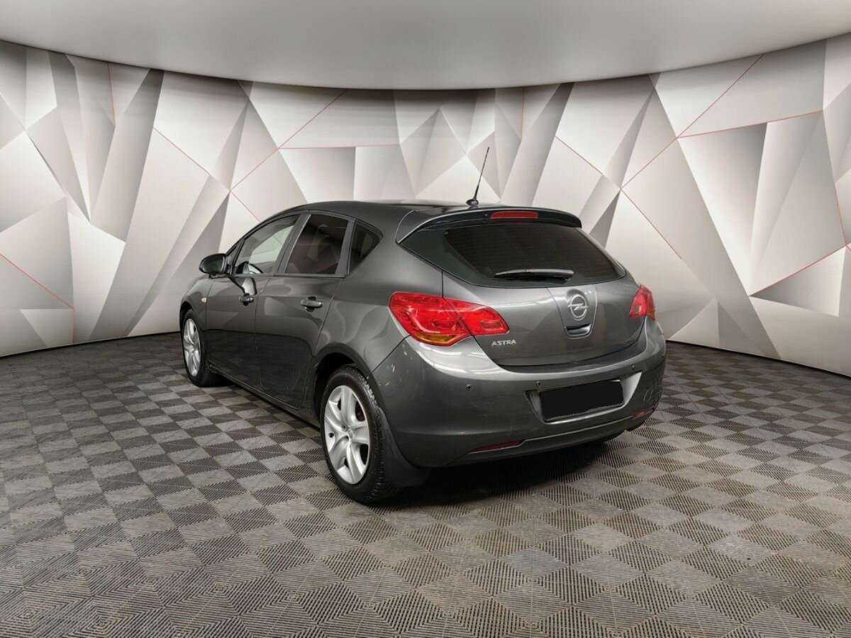 Opel Astra с пробегом — 2011 год. Фото: #3