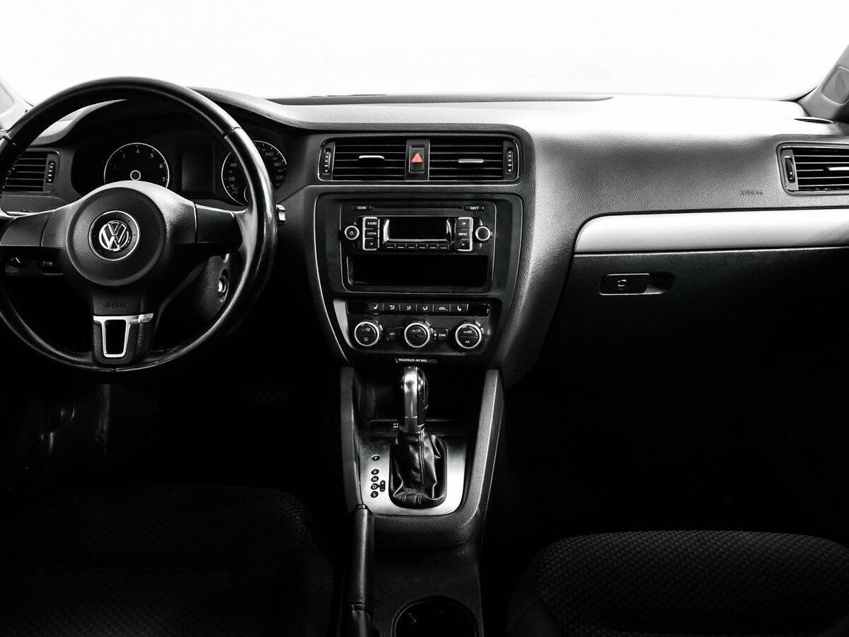 Volkswagen Jetta с пробегом — 2013 год. Фото: #10