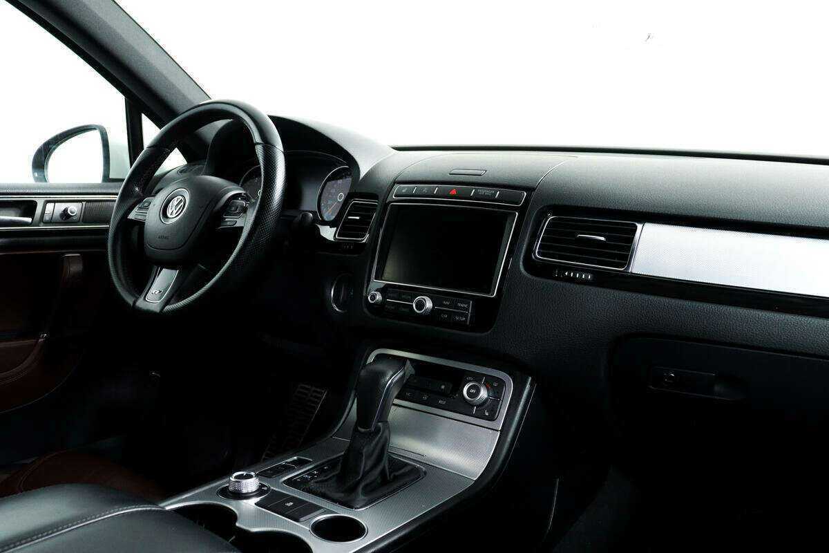 Volkswagen Touareg с пробегом — 2016 год. Фото: #8