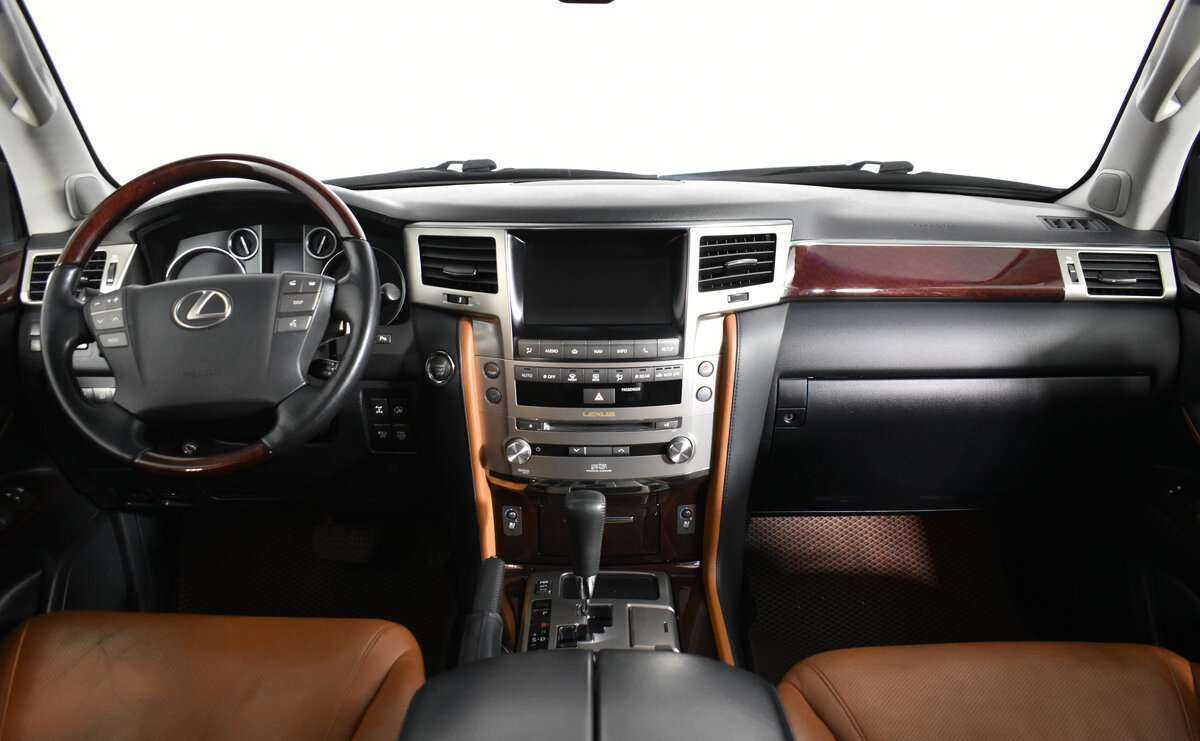Lexus LX с пробегом — 2013 год. Фото: #12