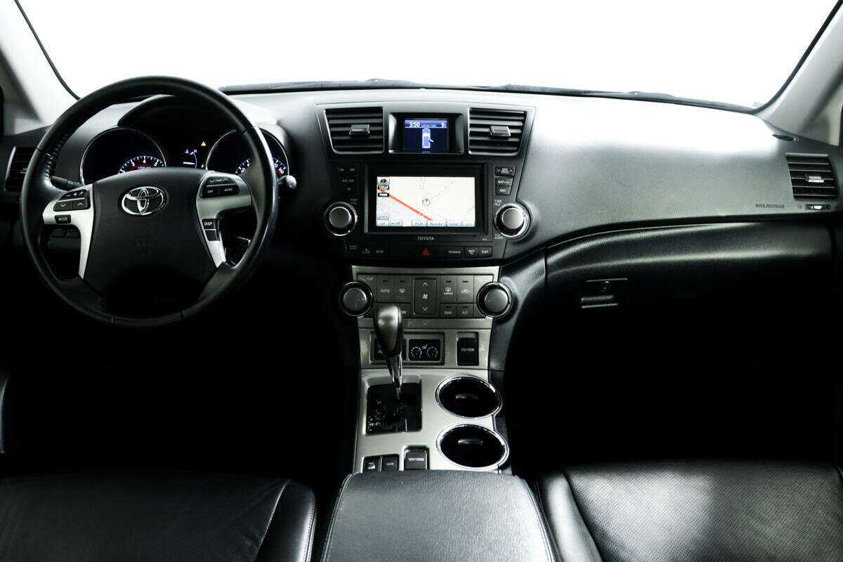 Toyota Highlander с пробегом — 2013 год. Фото: #10