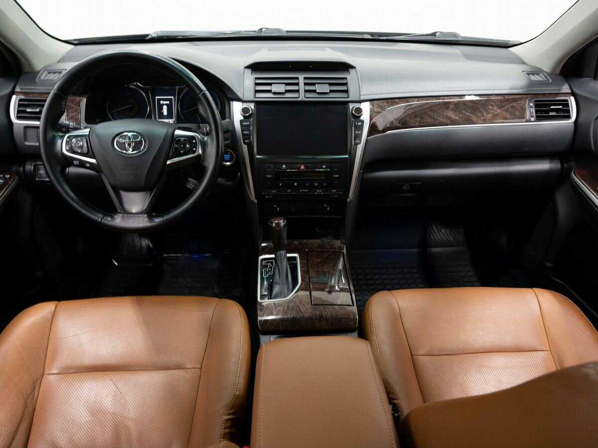 Toyota Camry с пробегом — 2017 год. Фото: #14