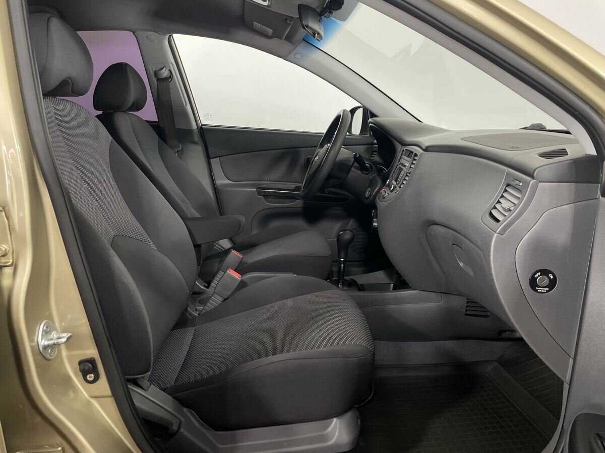 Kia Rio с пробегом — 2010 год. Фото: #13