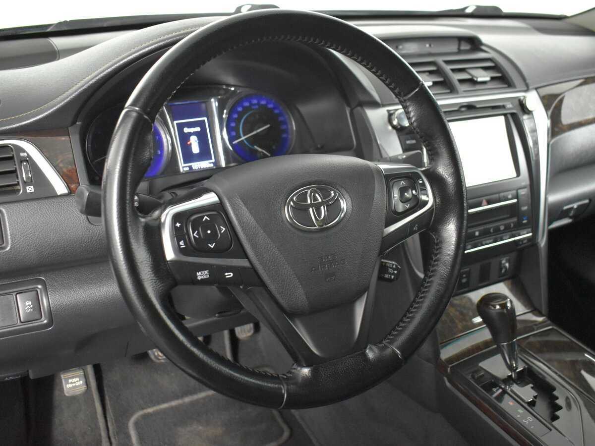 Toyota Camry с пробегом — 2015 год. Фото: #9