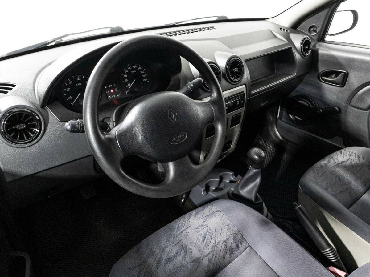 Renault Logan с пробегом — 2006 год. Фото: #10