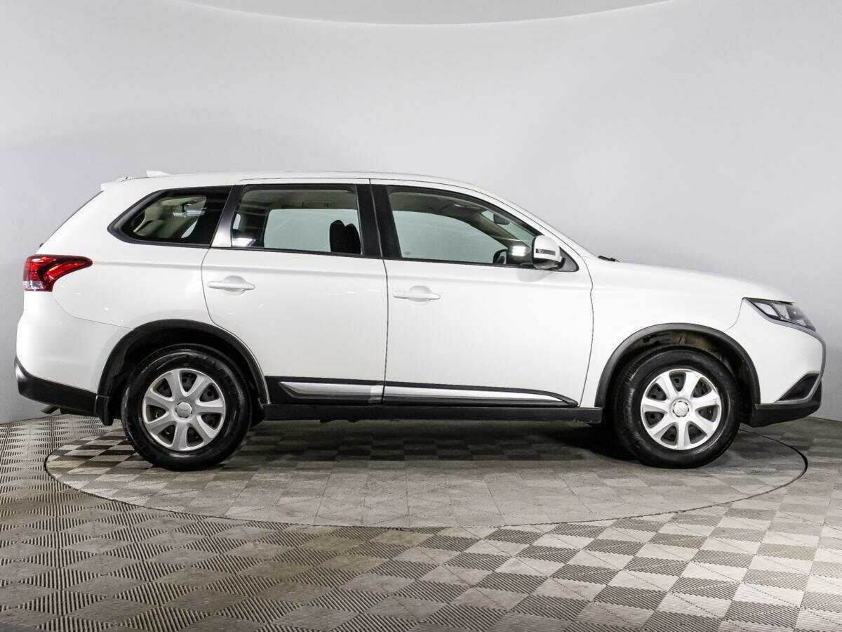 Mitsubishi Outlander с пробегом — 2020 год. Фото: #3