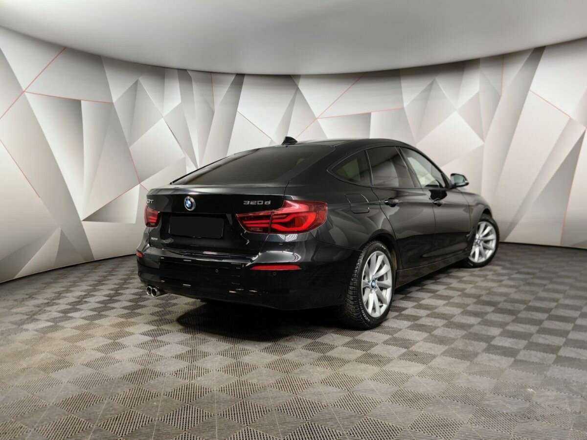 BMW 3 серии с пробегом — 2019 год. Фото: #1