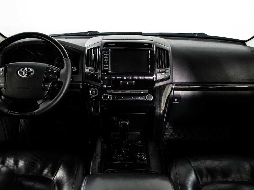 Toyota Land Cruiser с пробегом — 2014 год. Фото: #10