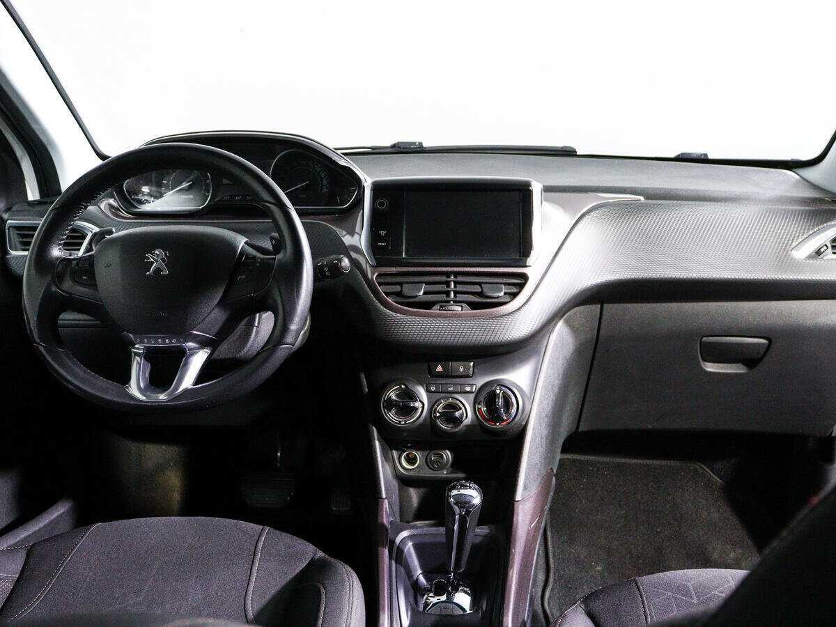Peugeot 2008 с пробегом — 2014 год. Фото: #9