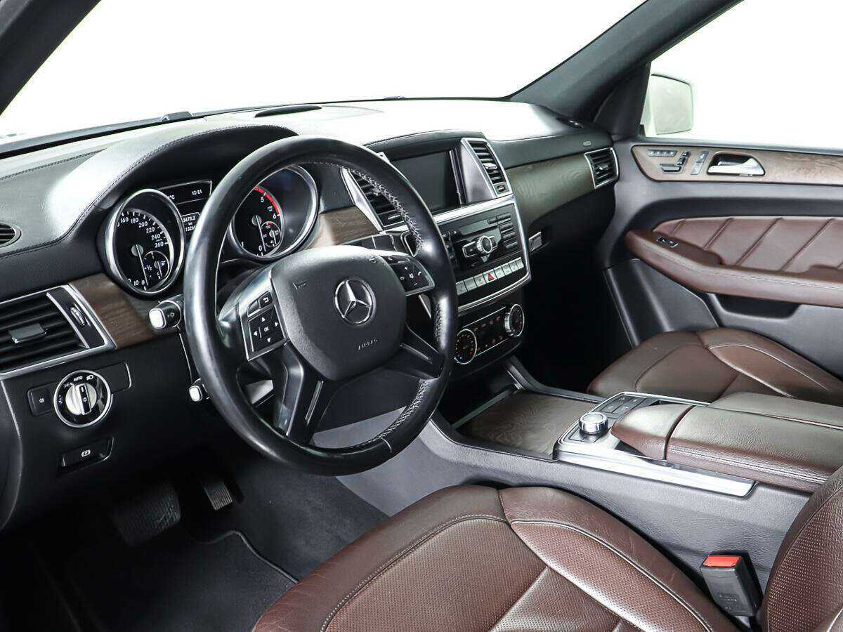 Mercedes-Benz GL-Класс с пробегом — 2015 год. Фото: #11