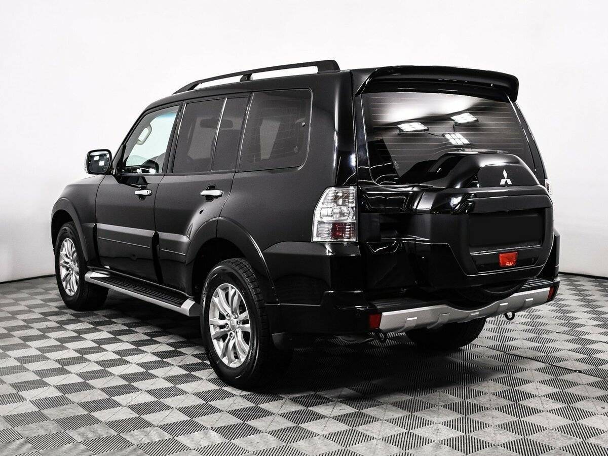 Mitsubishi Pajero с пробегом — 2017 год. Фото: #6