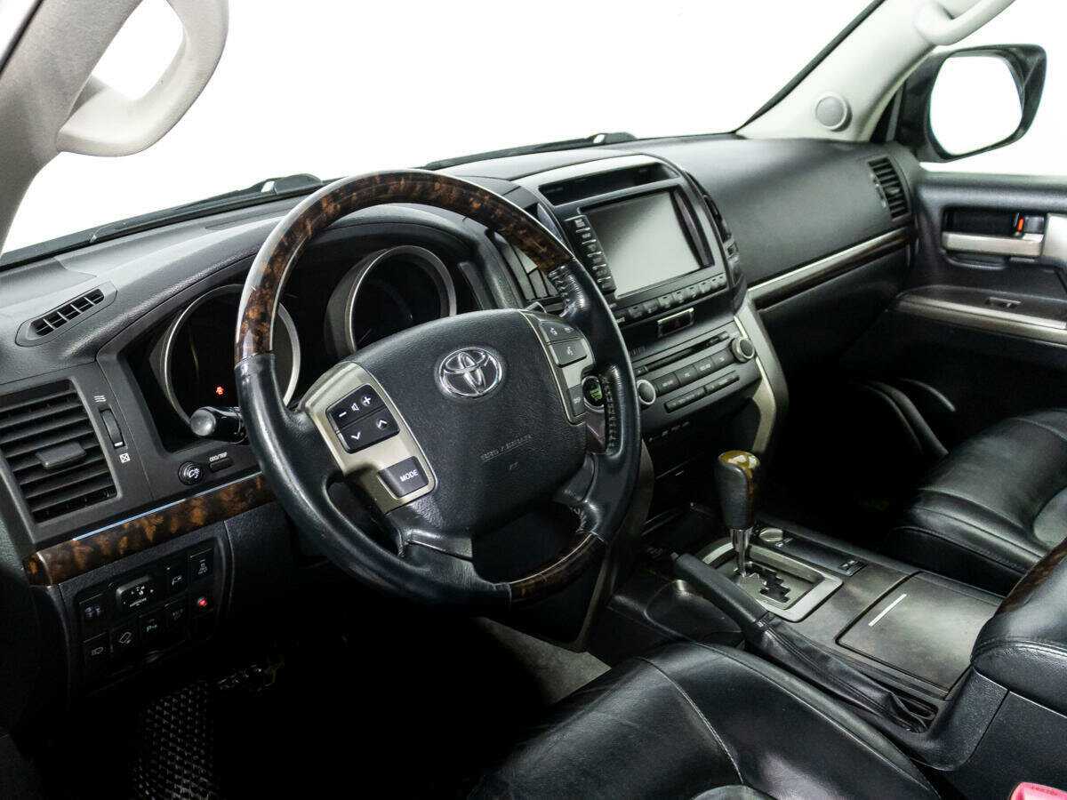 Toyota Land Cruiser с пробегом — 2011 год. Фото: #9