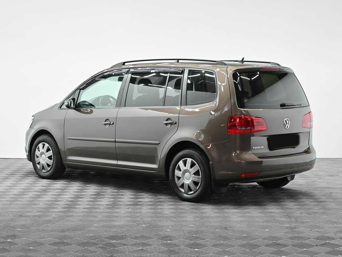 Volkswagen Touran с пробегом — 2012 год. Фото: #3