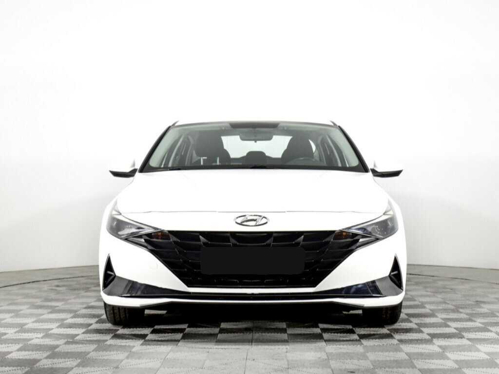 Hyundai Elantra с пробегом — 2021 год. Фото: #1