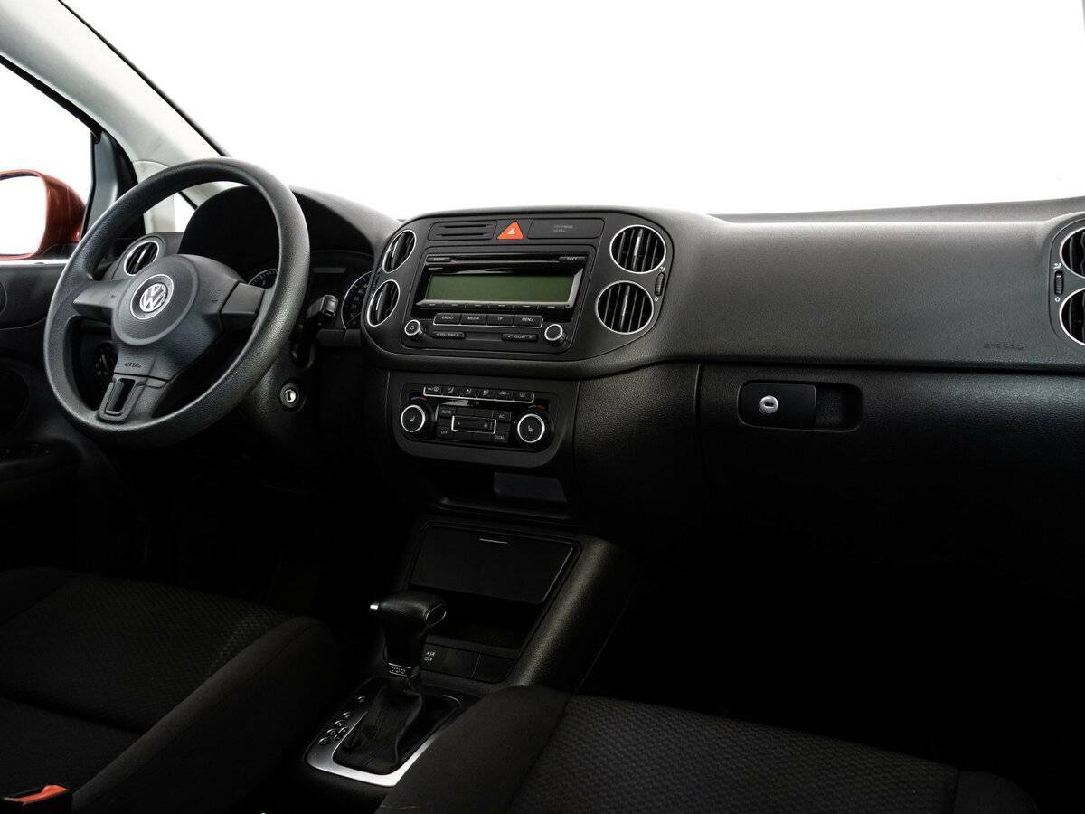 Volkswagen Golf Plus с пробегом — 2010 год. Фото: #6