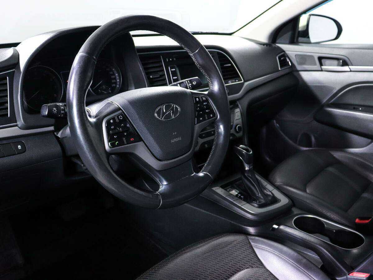 Hyundai Elantra с пробегом — 2018 год. Фото: #6