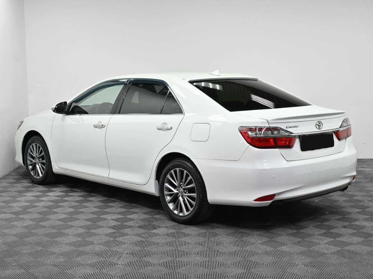 Toyota Camry с пробегом — 2017 год. Фото: #3