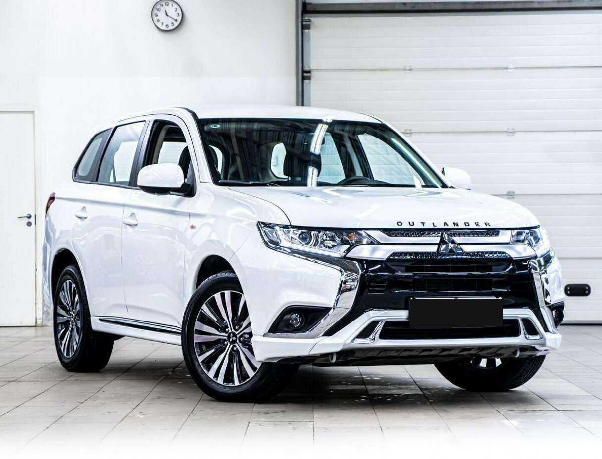 Mitsubishi Outlander с пробегом — 2022 год. Фото: #1