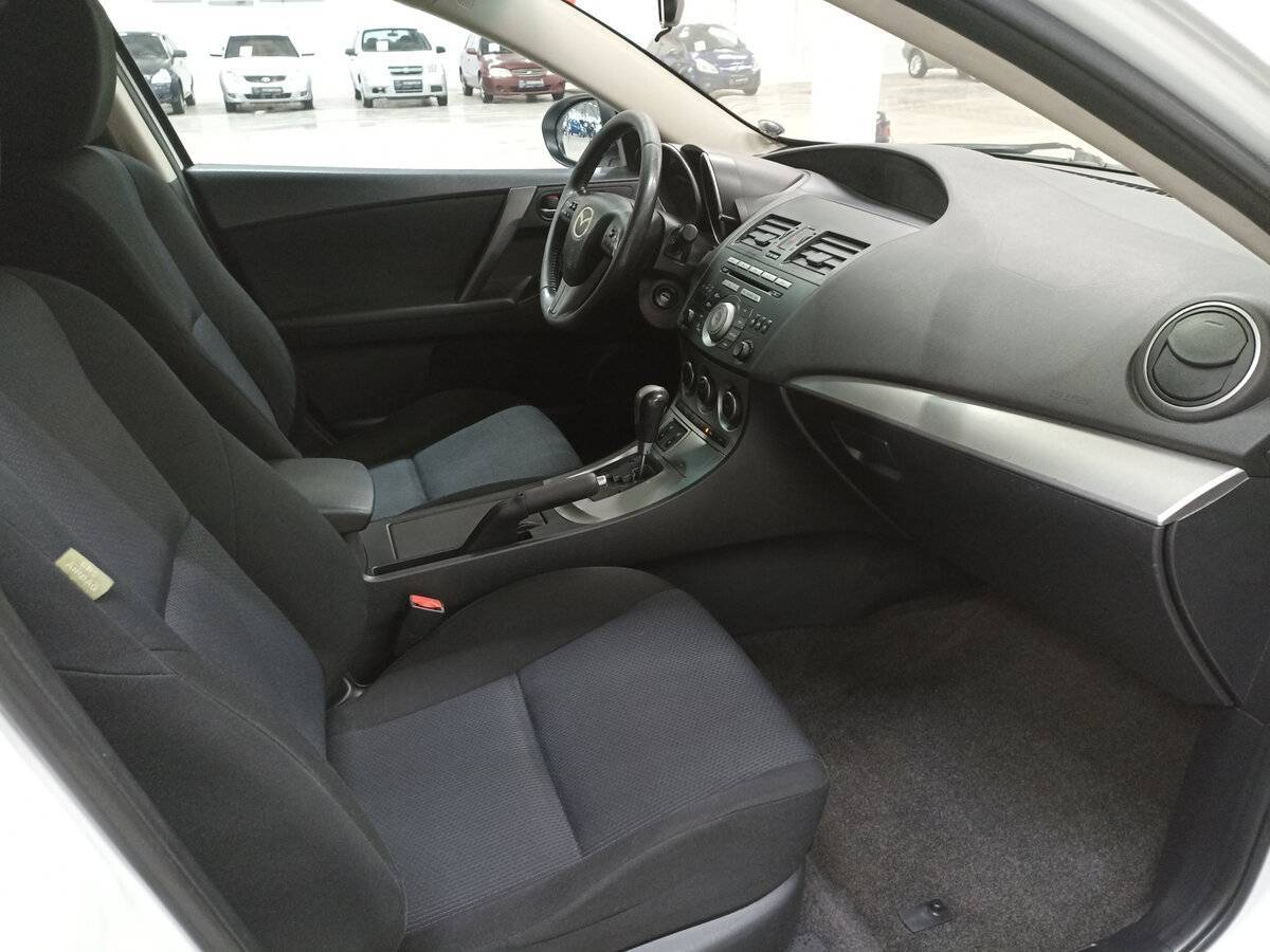 Mazda 3 с пробегом — 2011 год. Фото: #10