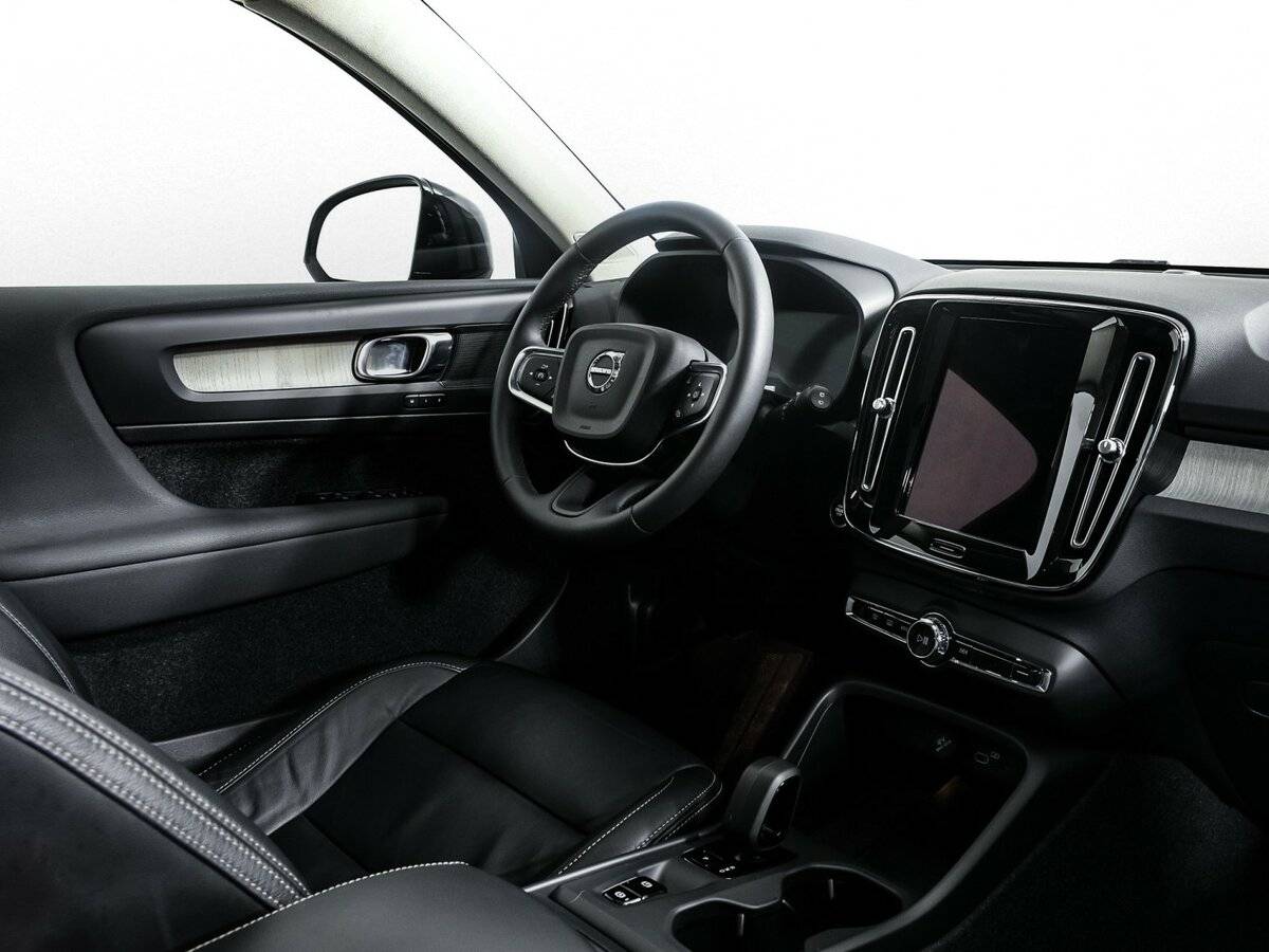 Volvo XC40 с пробегом — 2023 год. Фото: #8