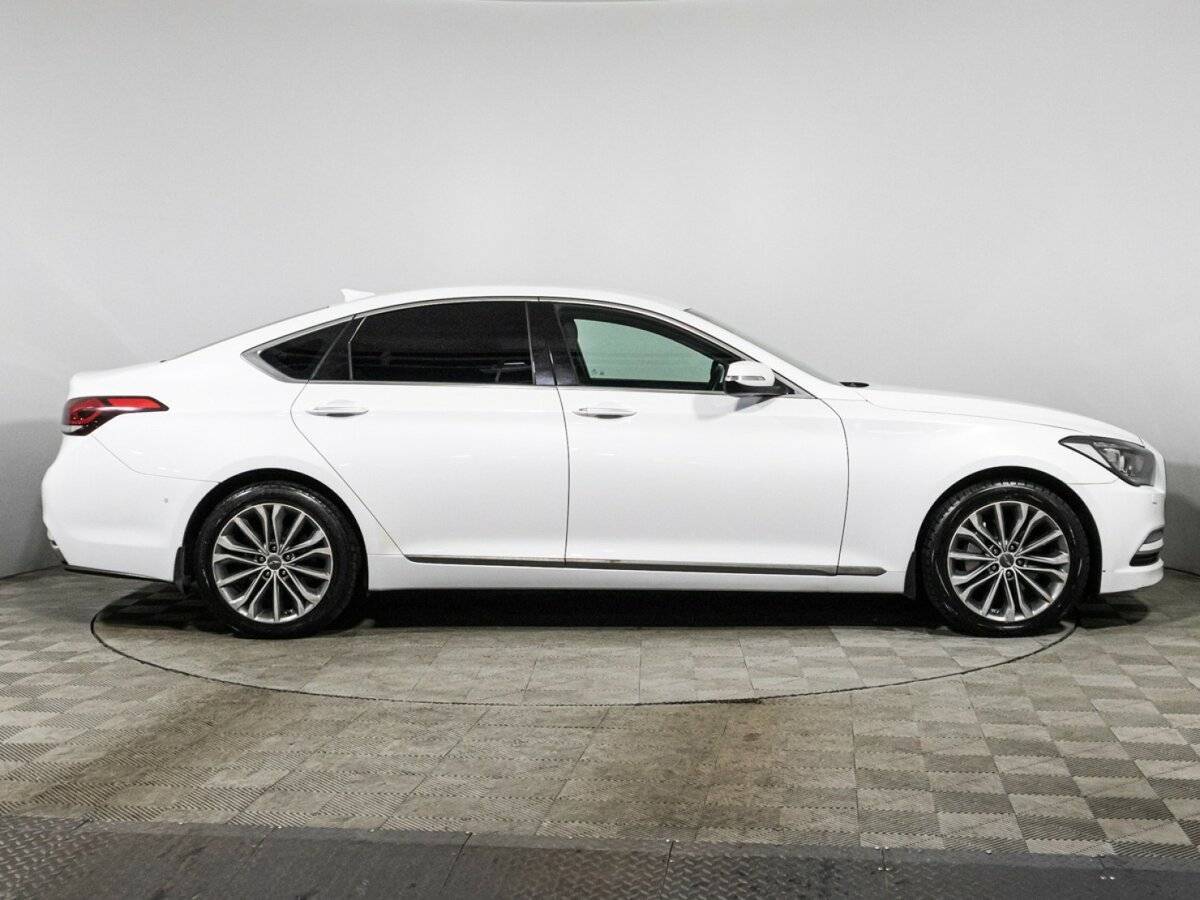 Hyundai Genesis с пробегом — 2015 год. Фото: #3