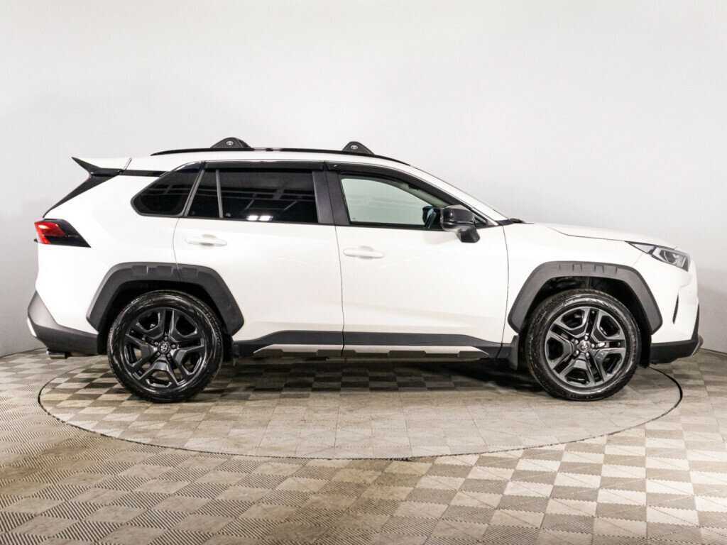 Toyota RAV4 с пробегом — 2022 год. Фото: #3