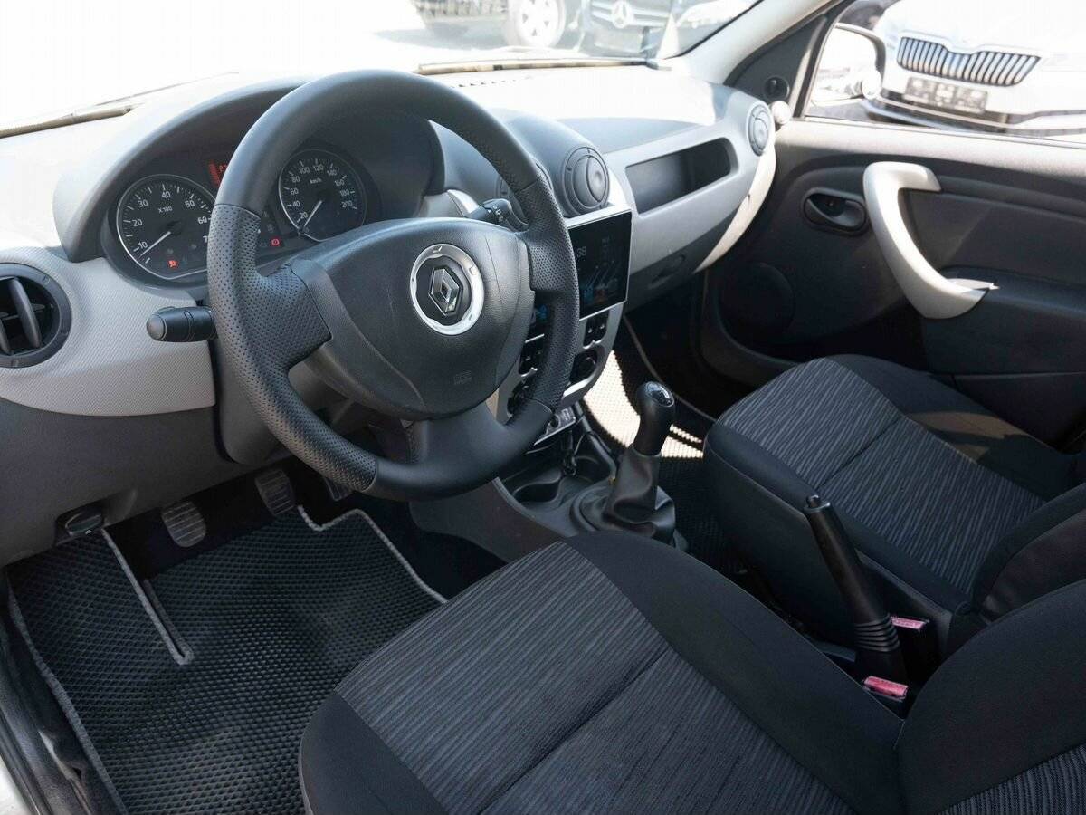 Renault Logan с пробегом — 2010 год. Фото: #7