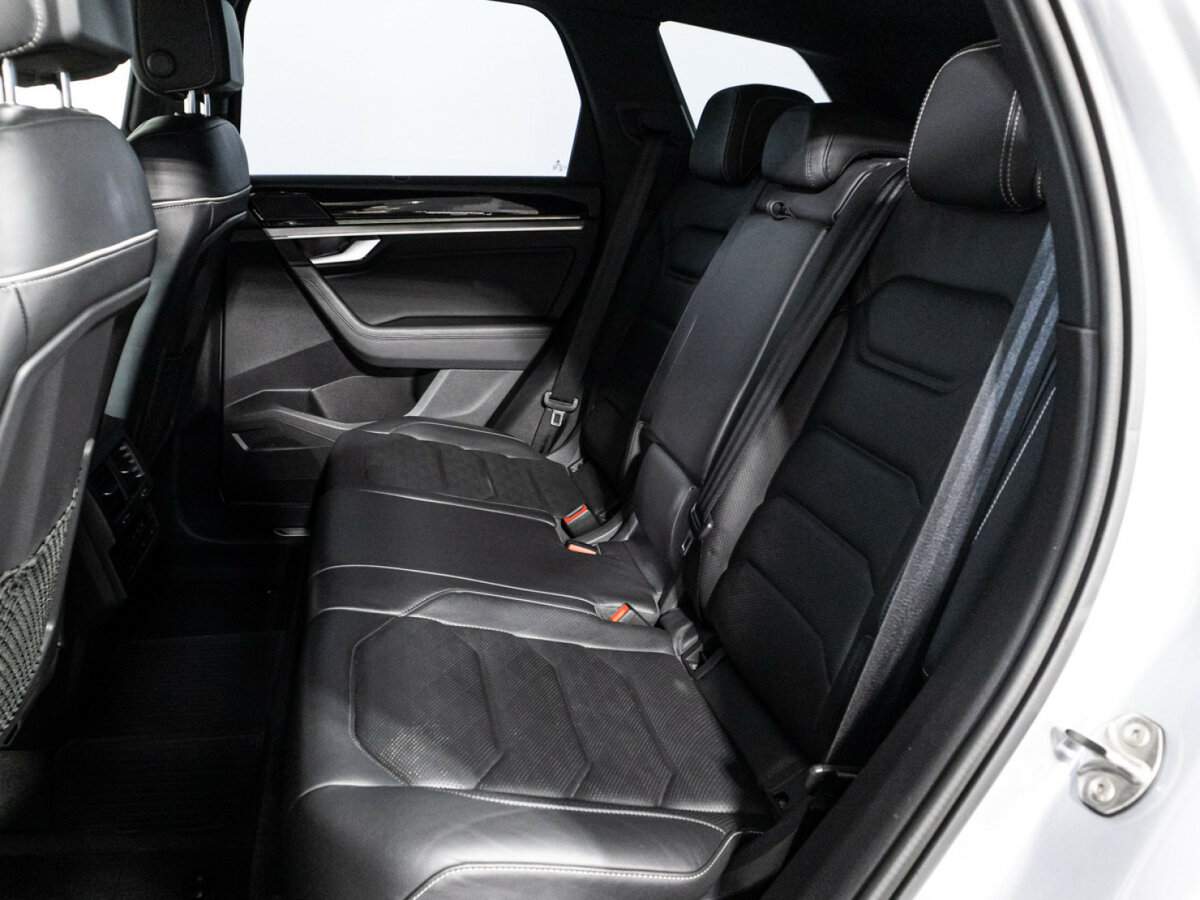 Volkswagen Touareg с пробегом — 2018 год. Фото: #9