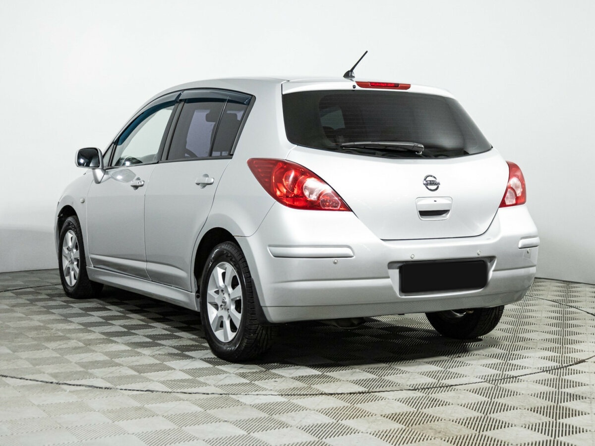Nissan Tiida с пробегом — 2010 год. Фото: #6