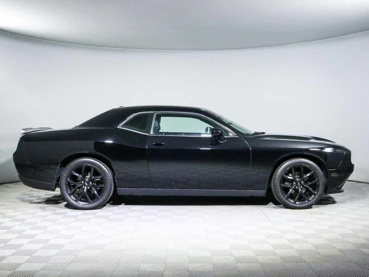 Dodge Challenger с пробегом — 2018 год. Фото: #3