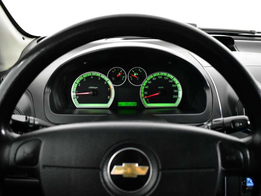 Chevrolet Aveo с пробегом — 2010 год. Фото: #10