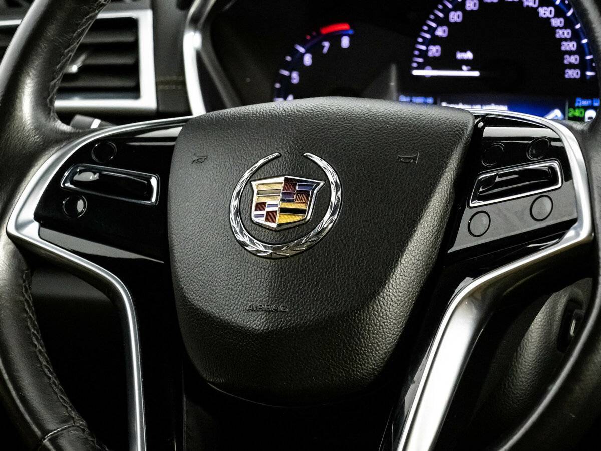 Cadillac SRX с пробегом — 2014 год. Фото: #12