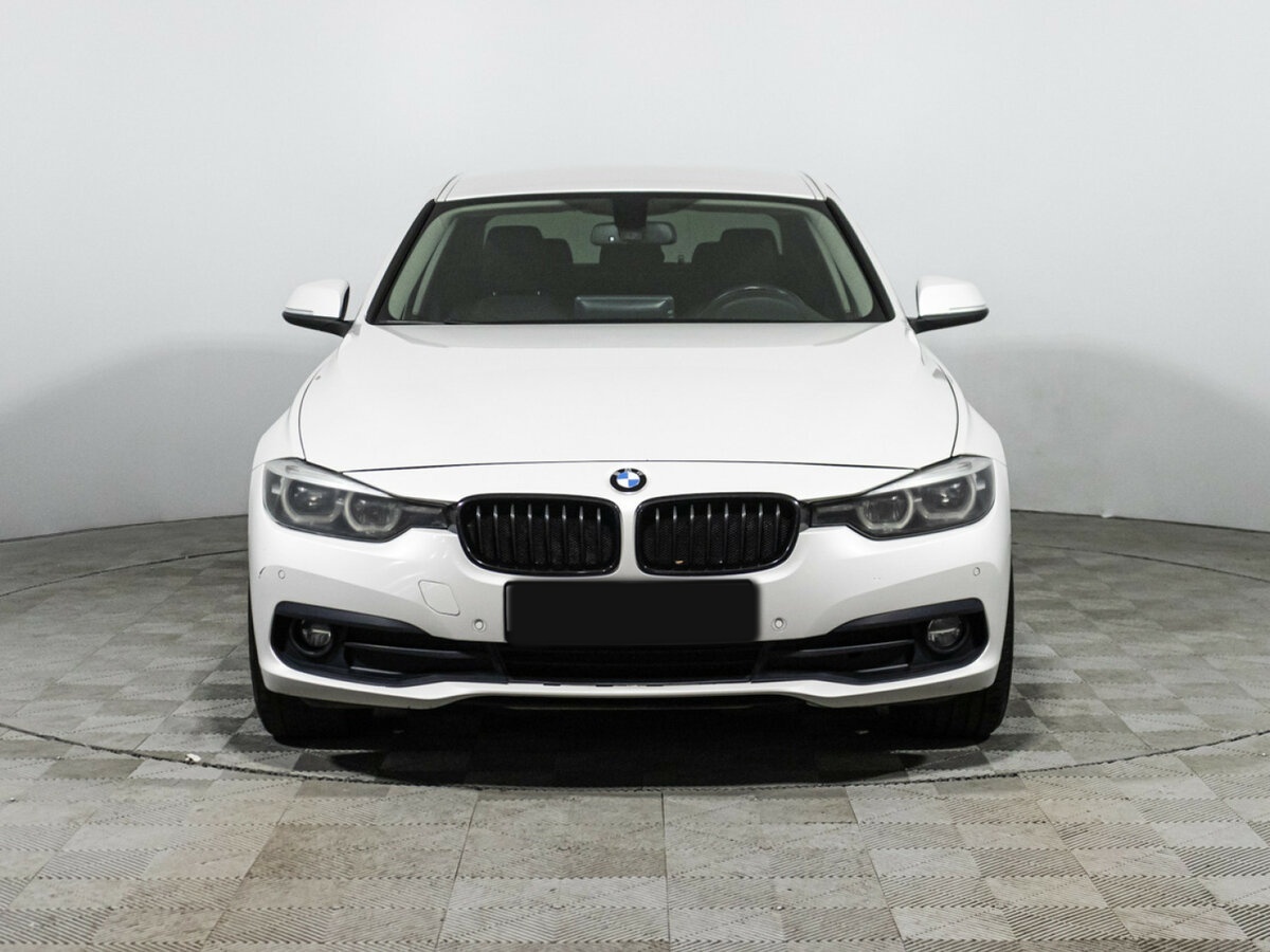 BMW 3 серии с пробегом — 2018 год. Фото: #1