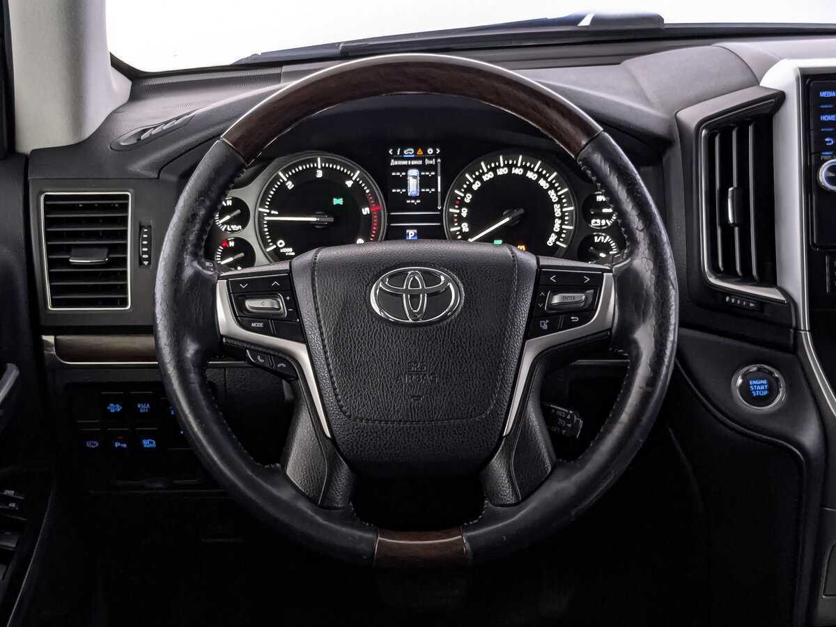 Toyota Land Cruiser с пробегом — 2017 год. Фото: #17