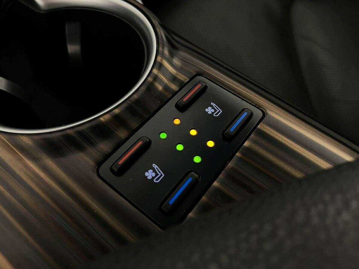 Toyota Camry с пробегом — 2019 год. Фото: #11