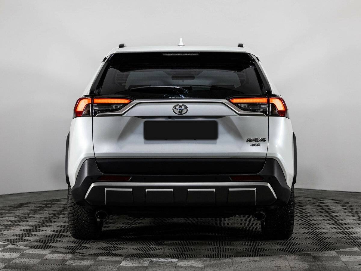 Toyota RAV4 с пробегом — 2022 год. Фото: #5