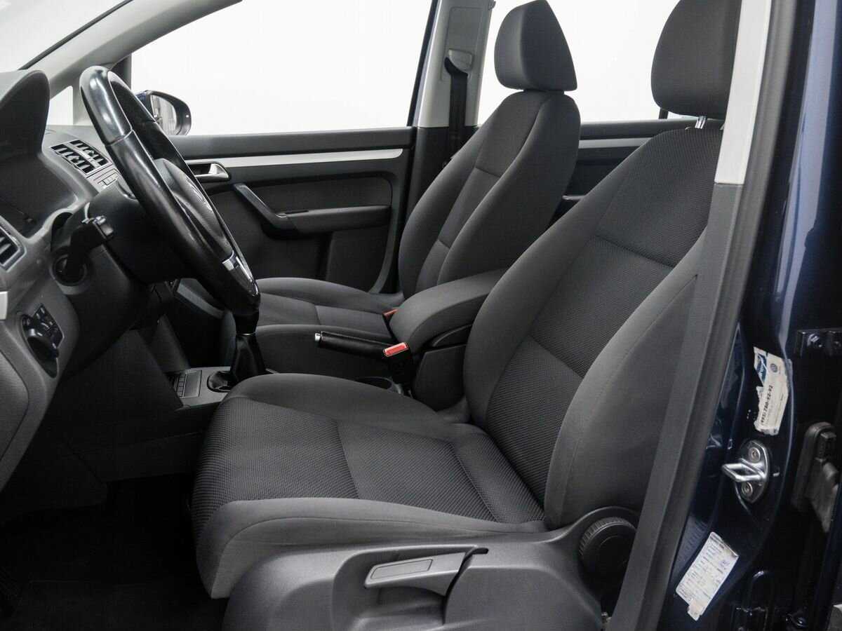 Volkswagen Touran с пробегом — 2012 год. Фото: #14