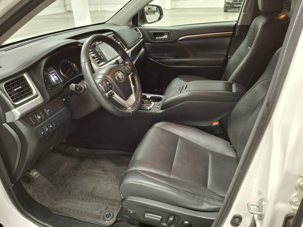 Toyota Highlander с пробегом — 2014 год. Фото: #15
