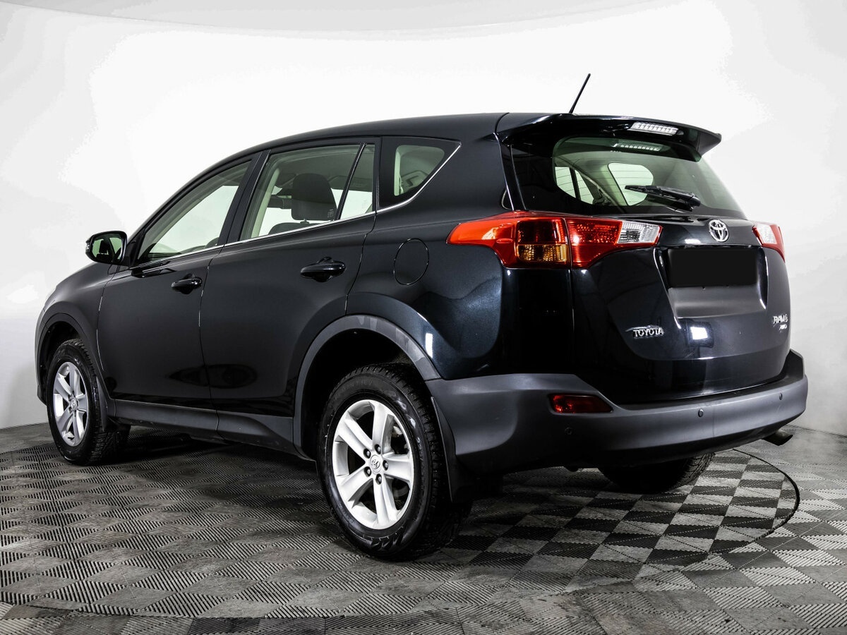 Toyota RAV4 с пробегом — 2013 год. Фото: #6