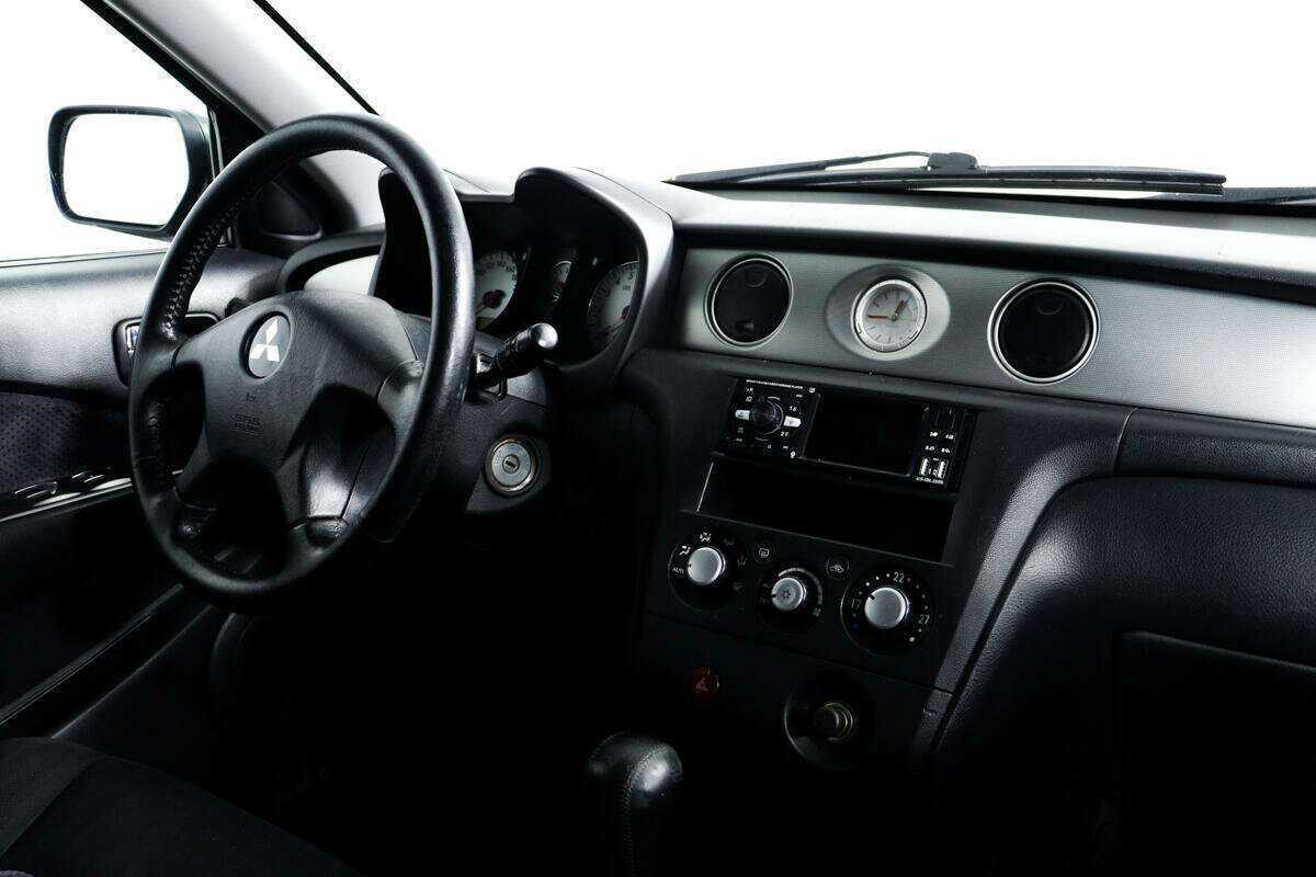Mitsubishi Outlander с пробегом — 2005 год. Фото: #6