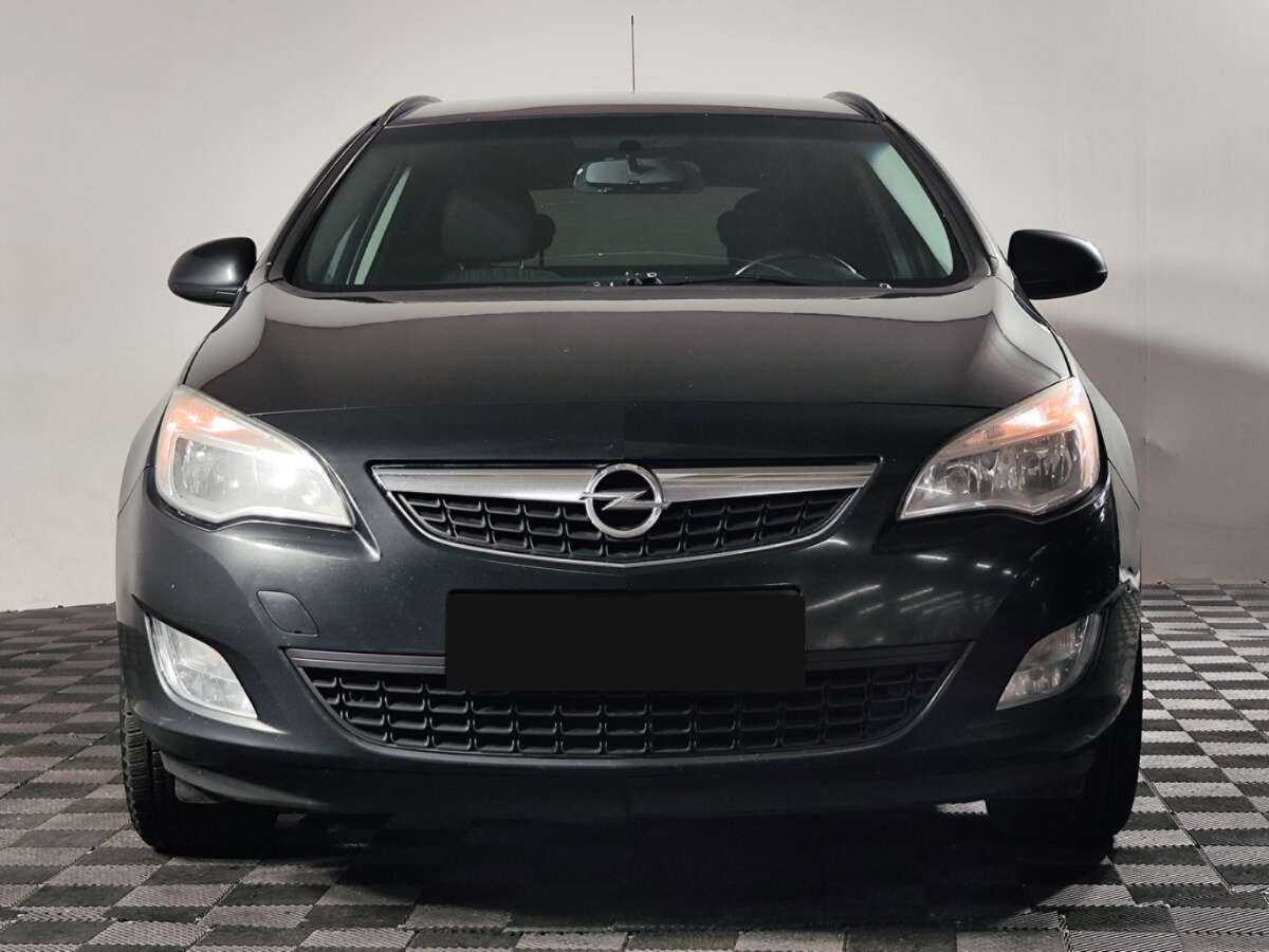 Opel Astra с пробегом — 2012 год. Фото: #1