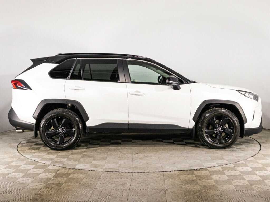 Toyota RAV4 с пробегом — 2021 год. Фото: #3