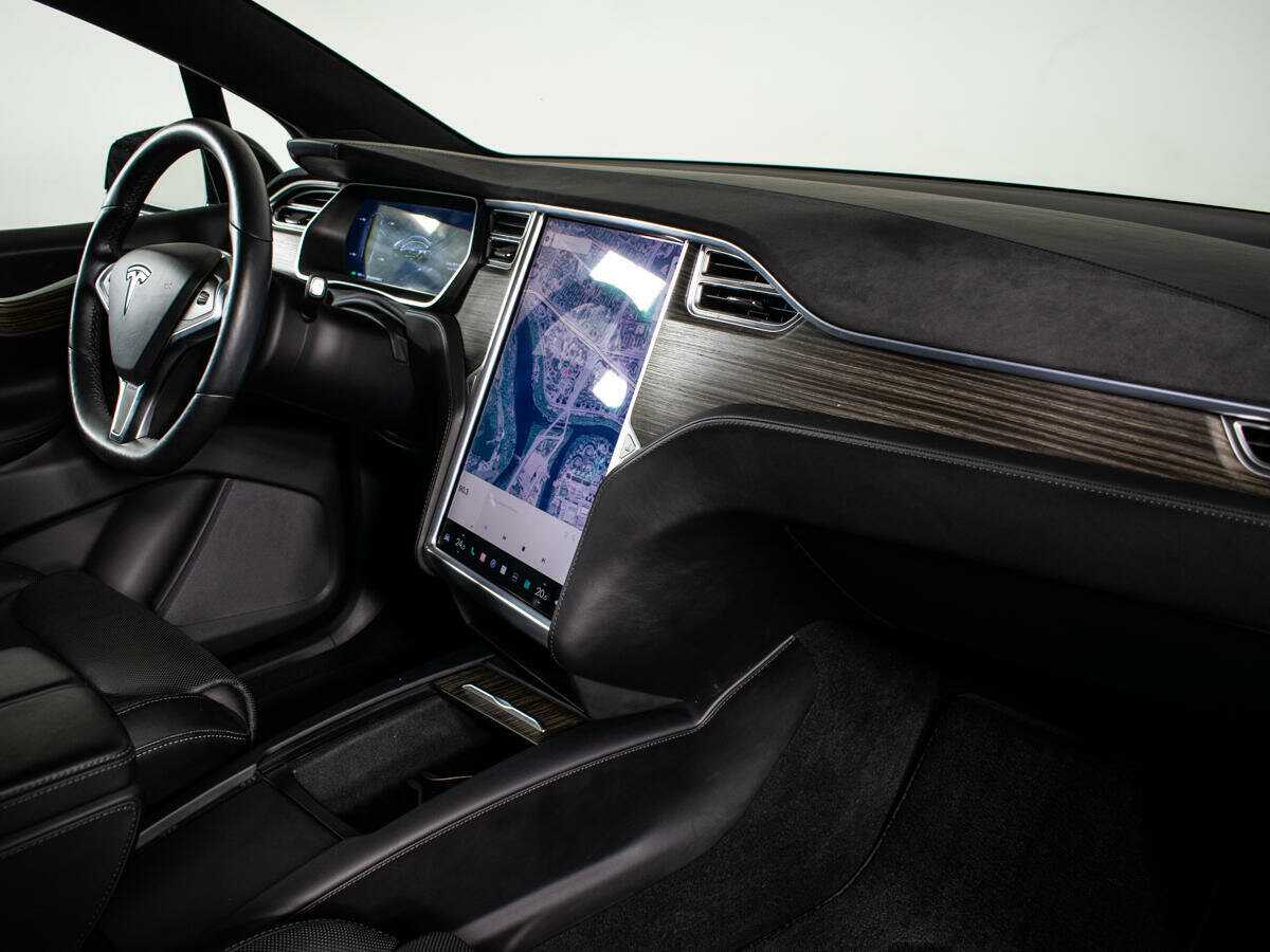 Tesla Model X с пробегом — 2016 год. Фото: #8